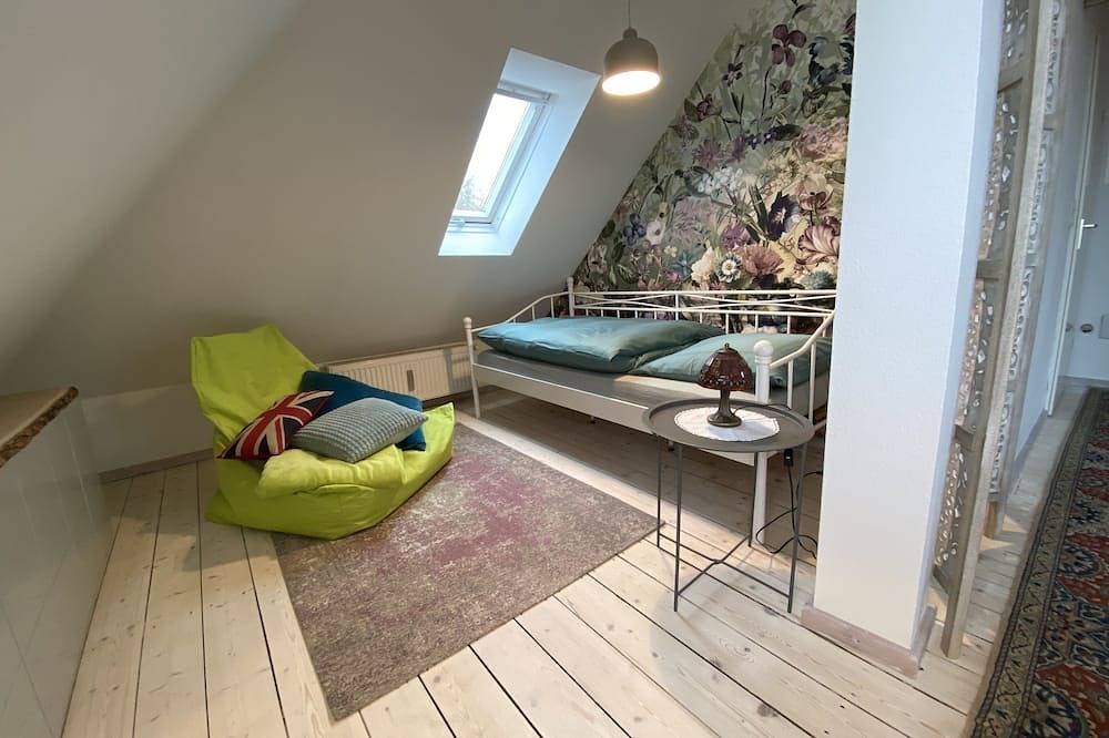 Appartamento intero, View of the Ruhr area - lovingly furnished top floor apartment in Bochum, Ruhrgebiet