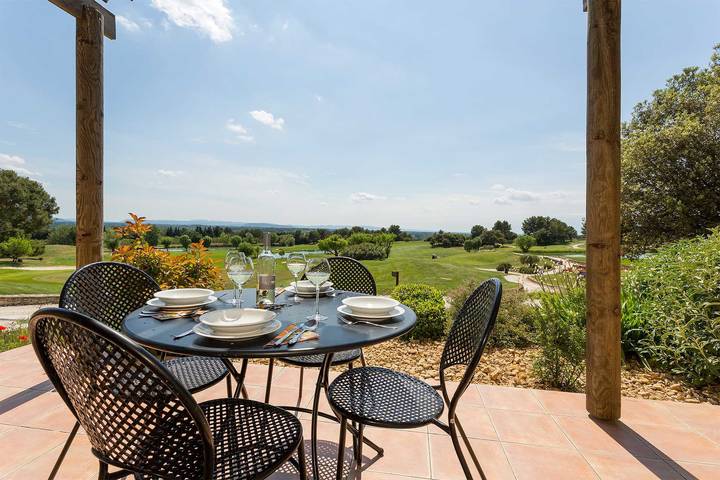 Gîte pour 4 personnes, avec Balcon ainsi que Terrasse et Piscine à Saumane-de-Vaucluse - 2