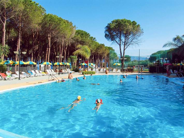 Ferienhaus für 4 Personen, mit Terrasse und Garten sowie Pool