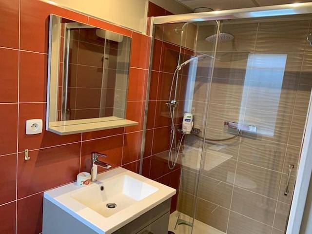 Appartement de vacances entier, Double Room with Private Bathroom in Anse, Beaujolais