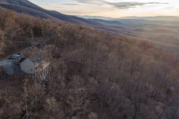 Log Cabin for 4 People in Shenandoah Valley, Virginia, Photo 4