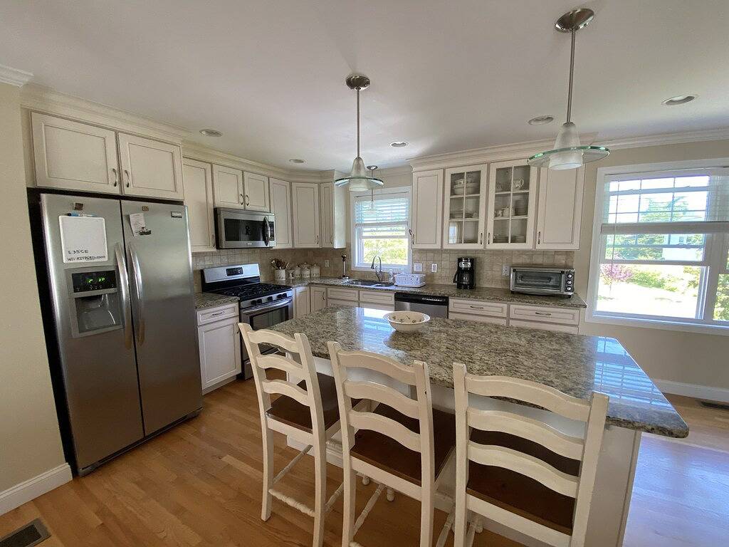 Geräumiges, modernes Narragansett Beach House mit Blick auf das Wasser und großartigen Gästebewertungen! in Narragansett, Washington County (RI)