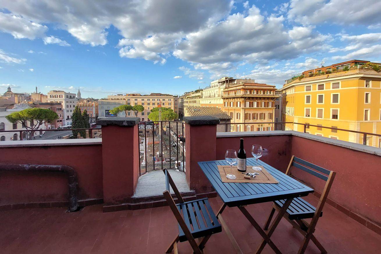 Entire apartment, Torre Argentina -  Panoramic penthouse for 8 people with wonderful terrace in Rome City Center, Rome