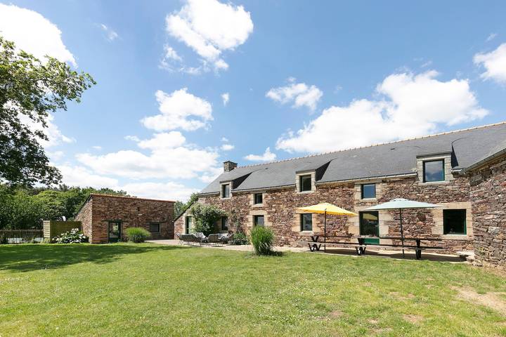 Holiday home “La Grande Jeane” with private pool, terrace, and Wi-Fi in Béganne, Vannes region