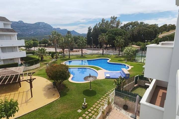 Ferienwohnung für 4 Personen, mit Terrasse und Garten sowie Kinderpool und Pool