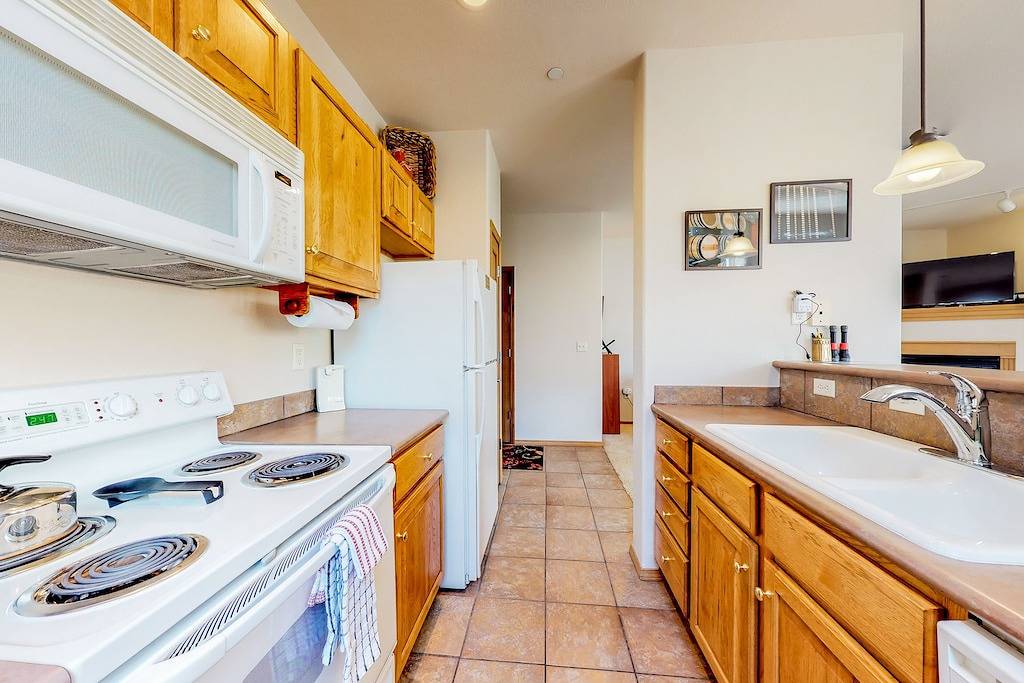 Ganze Wohnung, Erdgeschosswohnung mit privatem Balkon und gemeinsamem Whirlpool - auf der Busroute! in Frisco, Arapaho and Roosevelt National Forests