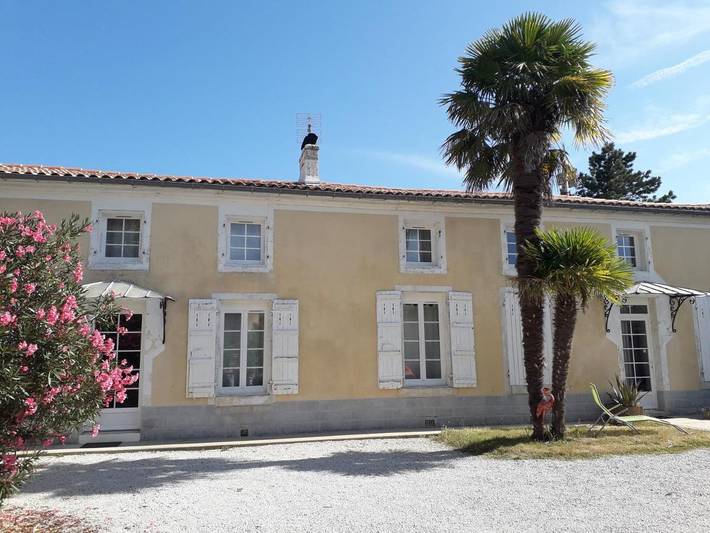 Maison d’hôte pour 6 personnes, avec jardin ainsi que jacuzzi et terrasse à Brizambourg