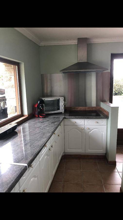 Petite maison de campagne avec jacuzzi in Lannéanou, Région de Morlaix