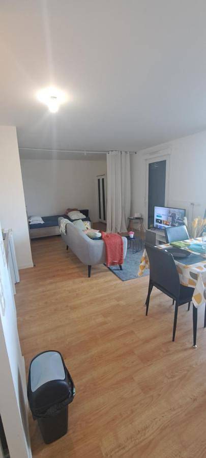 Appartement de vacances pour 3 personnes, avec balcon ainsi que vue et piscine