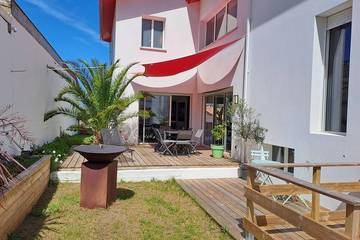 Location de vacances pour 8 personnes, avec terrasse et jardin dans Golf de Chiberta