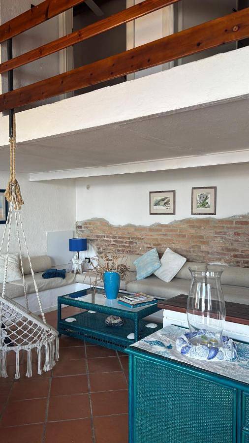 Location de vacances pour 4 personnes, avec Terrasse ainsi que Jardin et Vue à Scilla - 2