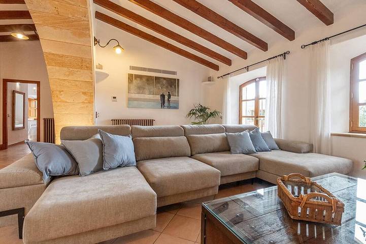 Stunning home in Consell with private swimming pool, can be inside or outside in Consell, Majorca Center