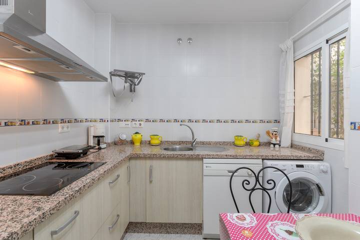 Ganze Wohnung, Geräumige Wohnung in Villa Gallardo mit Klimaanlage, Wlan und Gemeinschaftspool in Campillos, Málaga Provinz