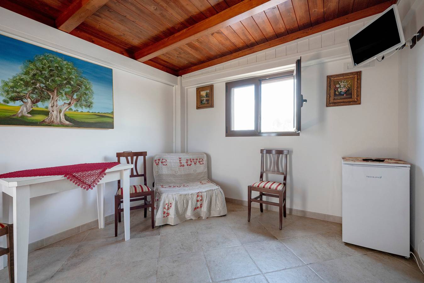 Appartamento 'Villa Tonia - Stanza Tulipano' con terrazza privata, Wi-Fi e aria condizionata in Fasano, Salento