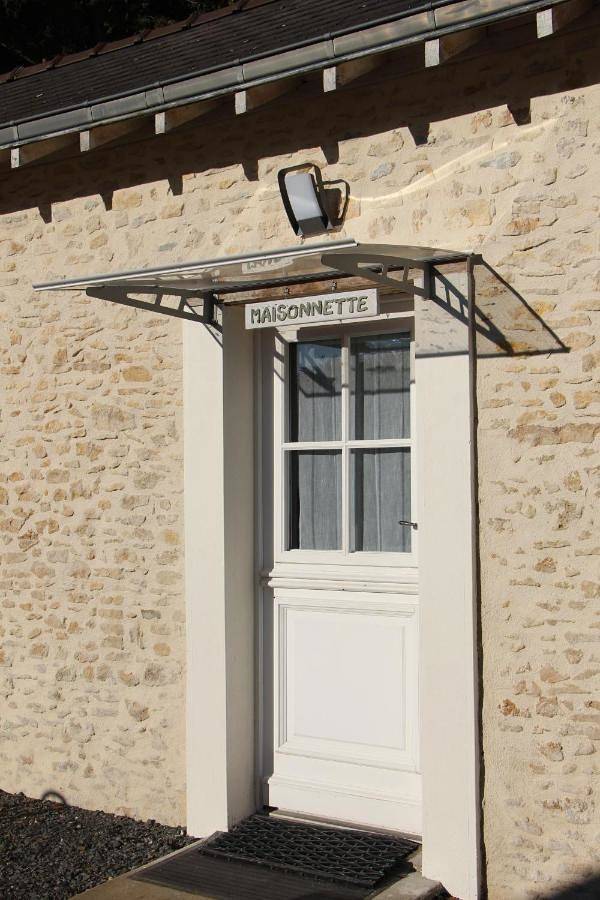 Location de vacances pour 2 personnes, avec jardin ainsi que terrasse et piscine à Précigné - 4