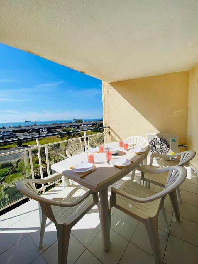 Location de vacances pour 5 personnes, avec Terrasse ainsi que Piscine et Vue dans Vias Plage