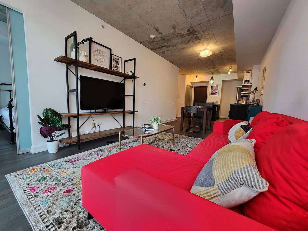 Vacation Rental for 2 Guests in Toronto, Lake Ontario (Canada)