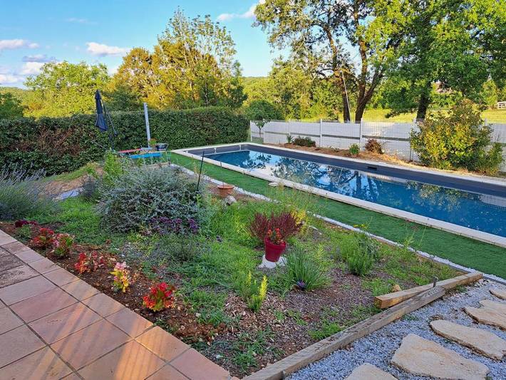 Location de vacances pour 5 personnes, avec vue ainsi que piscine et jardin à Crayssac - 2