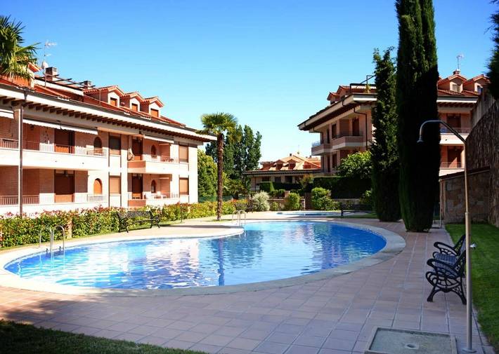 Apartamento para 4 personas, con Balcón y Terraza además de Jardín y Piscina en Arenas de San Pedro