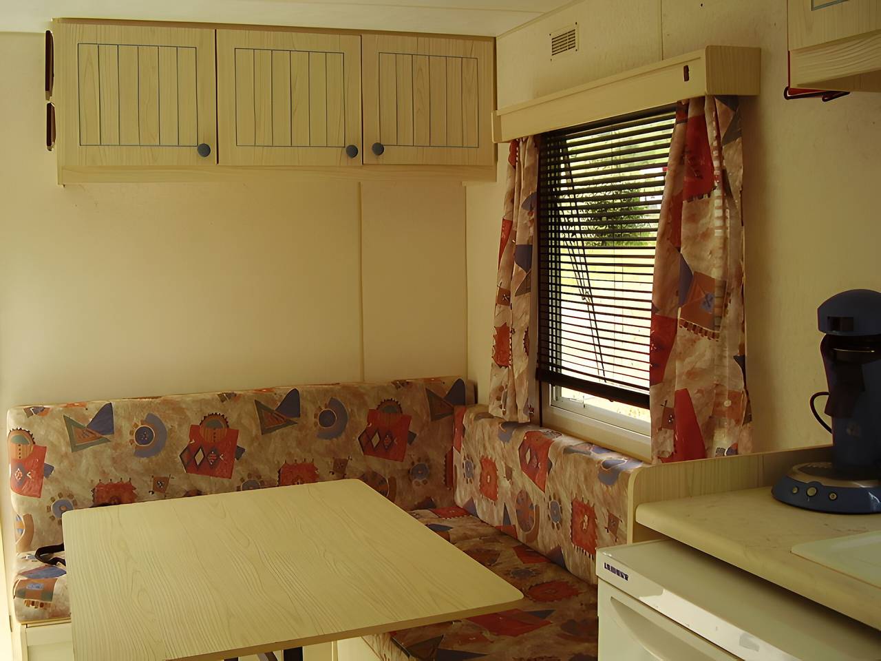 Mobile Home 'Chez Dede' with Shared Terrace, Private Garden, and Wi-Fi in Porto-Vecchio, Arrondissement de Sartène