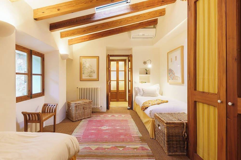 Central Villa in Deia with Village and sea views in es Clot, Deià
