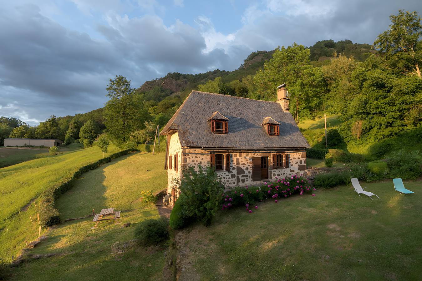 Wunderschön! Alleinstehendes Haus im Jordanne-Tal in Saint-Cirgues-de-Jordanne, Aurillac und Umgebung