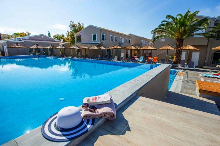 Hôtel pour 3 personnes, avec piscine ainsi que jardin et terrasse