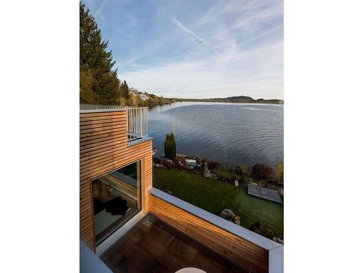 Location de vacances pour 3 personnes, avec Balcon et Terrasse ainsi que Jardin et Vue sur le lac à Einsiedeln