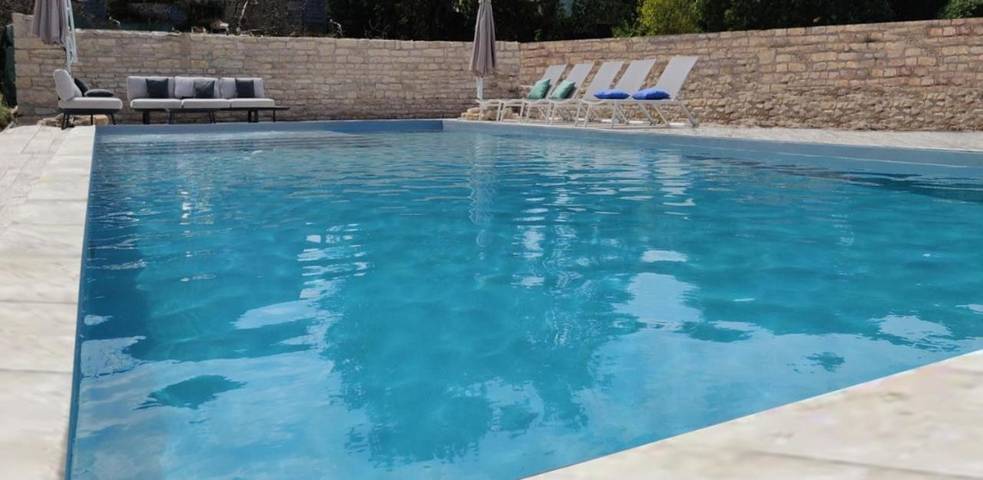 Location de vacances pour 12 personnes, avec jardin ainsi que piscine et vue à Rully - 4