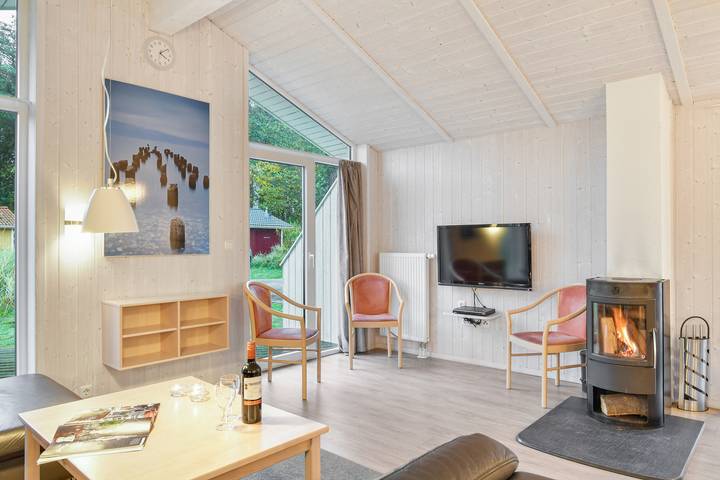 Bungalow für 10 Personen, mit Sauna und Terrasse sowie Balkon/Terrasse in der Lübeck - 4