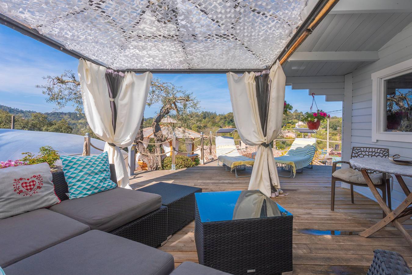 Ganze Wohnung, Ferienwohnung 'Chalet De Charme' mit Bergblick, Wi-Fi und Klimaanlage in Les Adrets-de-l'Estérel, Massif de l'Esterel