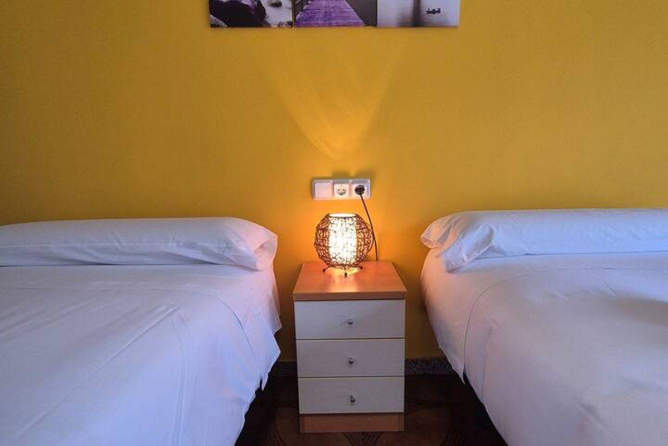 Ganze Wohnung, Charming Apt w/ Full Kitchen & Wi-Fi, Near Attractions in Langreo, Cordillera Cantábrica