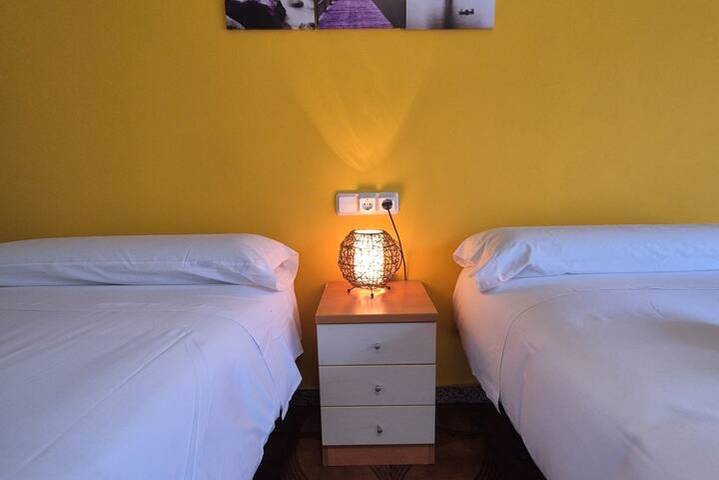 Appartement entier, Charmant appartement avec cuisine équipée et Wi-Fi, proche des attractions in Tuilla, Langreo