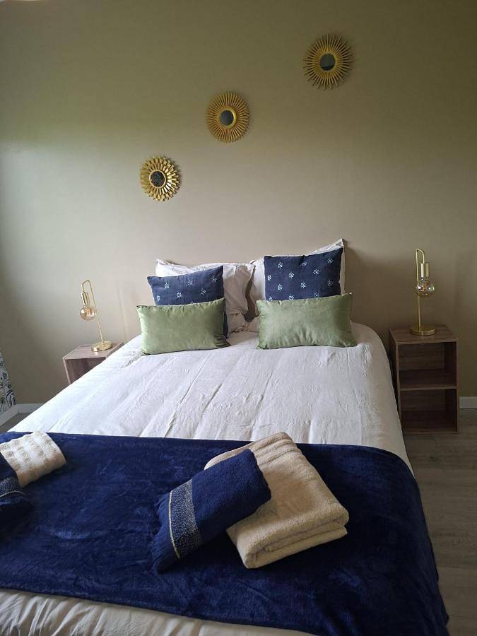 Gîte pour 2 personnes, avec Terrasse et Piscine à Gan