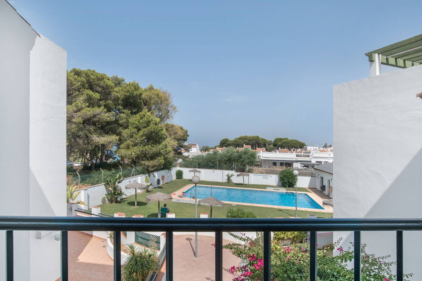 Apartamento entero, Apartamento 'Refugio Atalaya Piscina y Parking' con piscina compartida, Wi-Fi y aire acondicionado. in Conil de la Frontera, Costa de la Luz