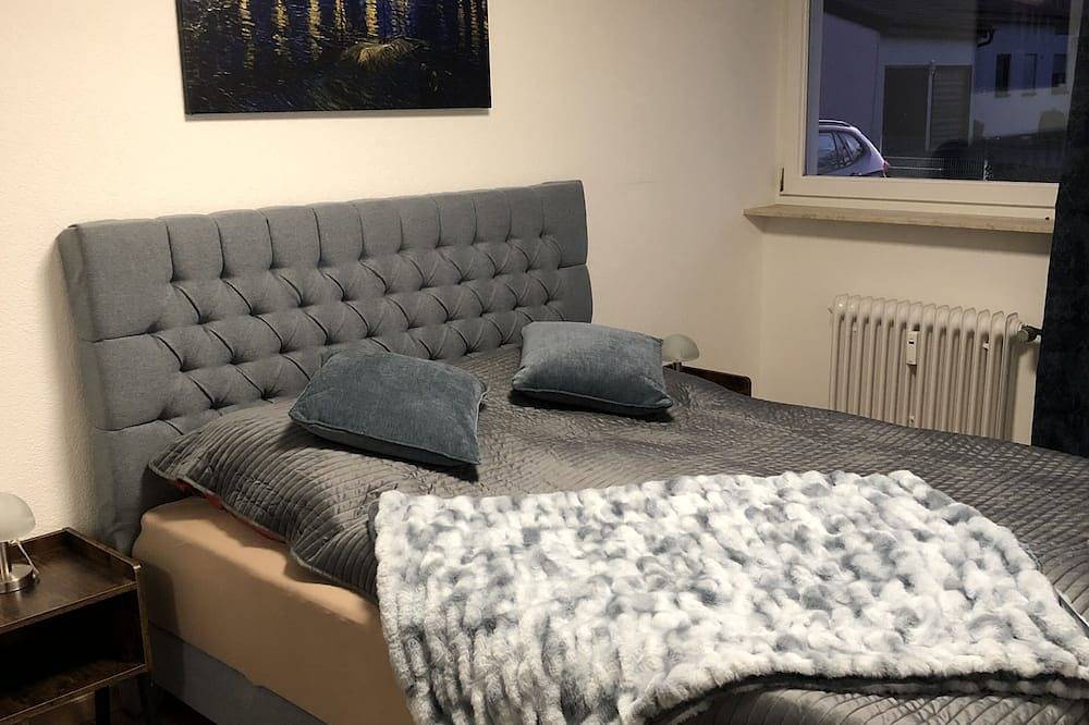 Ganze Wohnung, Moderne Ferienwohnung  mit Balkon 5 Minuten vom Bodensee. in Eriskirch, Bodenseekreis