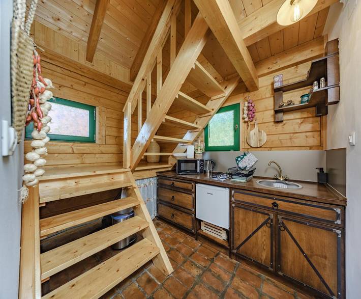 Ganze Ferienwohnung, Holzhaus ''Luka'' mit Whirlpool, Pool und Bergblick in Korenica, Lika-Senj