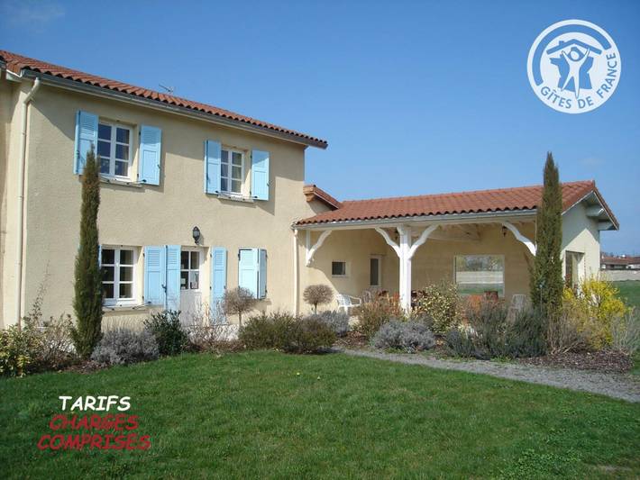 Gîte pour 10 personnes, avec Terrasse ainsi que Jardin et Piscine
