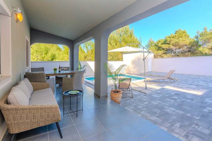 Villa pour 5 personnes, avec piscine ainsi que balcon/terrasse et terrasse, adapté aux familles dans Vir - 2