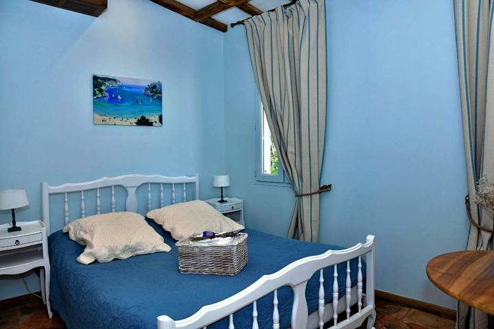 Chambre d’hôte pour 3 personnes, avec jacuzzi ainsi que jardin et piscine à Marseille - 3