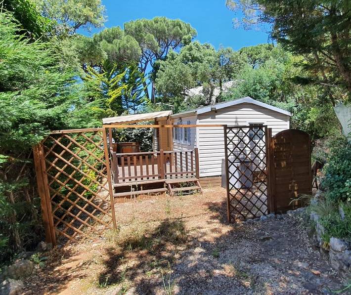 Camping pour 6 personnes, avec Terrasse ainsi que Jardin et Piscine à Gassin