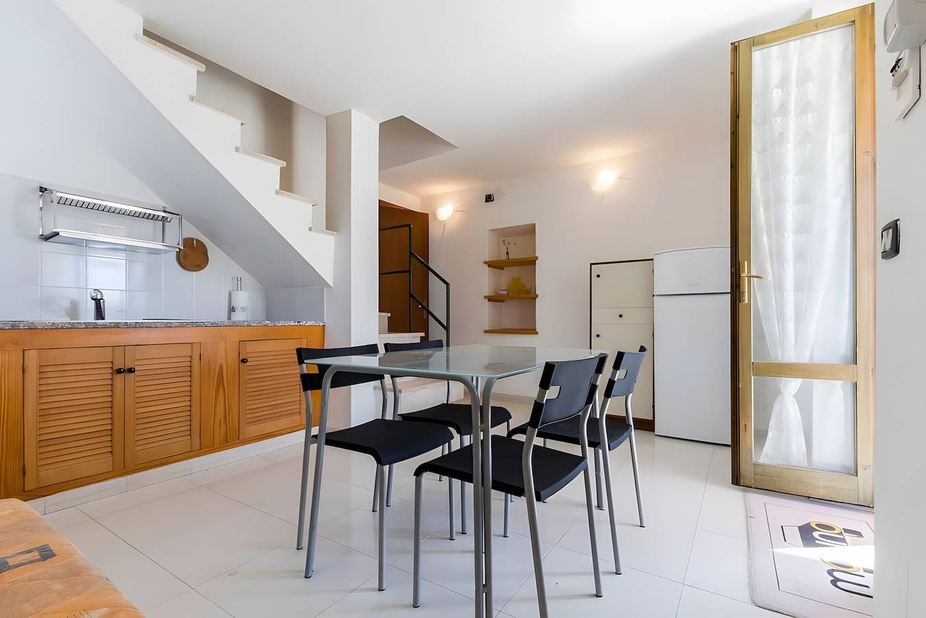 Apartamento entero, Apartamento 'Spiaggia E Relax' con terraza privada, jardín y aire acondicionado in Calasetta, Isla de Sant'Antioco