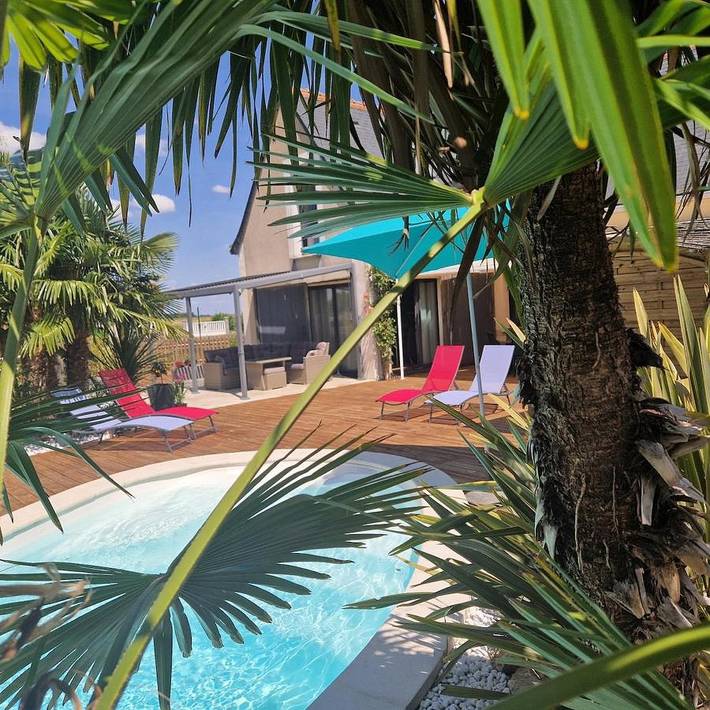 Location de vacances pour 10 personnes, avec jacuzzi ainsi que piscine et terrasse à Sorigny
