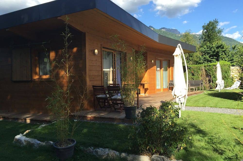 Contemporary Chalet on Lake Annecy in Lathuile, Parc naturel régional du Massif des Bauges