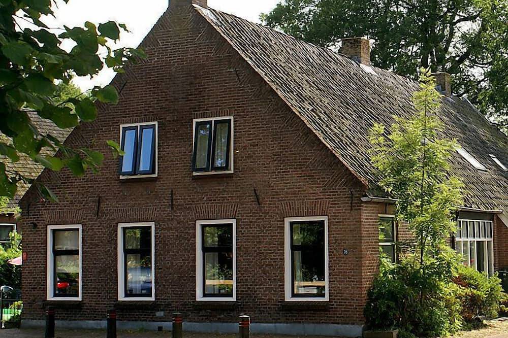 Onder De Eiken by Interhome in Nationaal Park Dwingelderveld