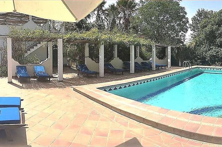 Chalet para 4 personas, con jardín además de piscina y terraza en Barbate