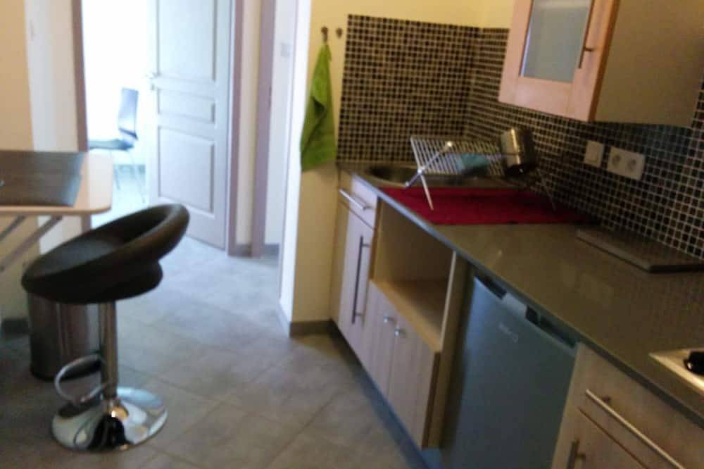 Apartamento entero, Bonito estudio agradable para amantes o amigos. in Suze-la-Rousse, Región de Nyons