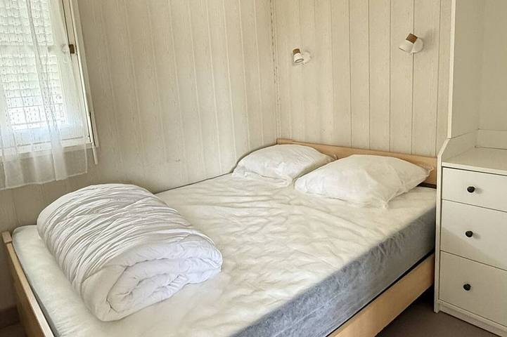 Authentic Gruissan chalet, 6 people, electric car socket in Plage des Chalets, Gruissan