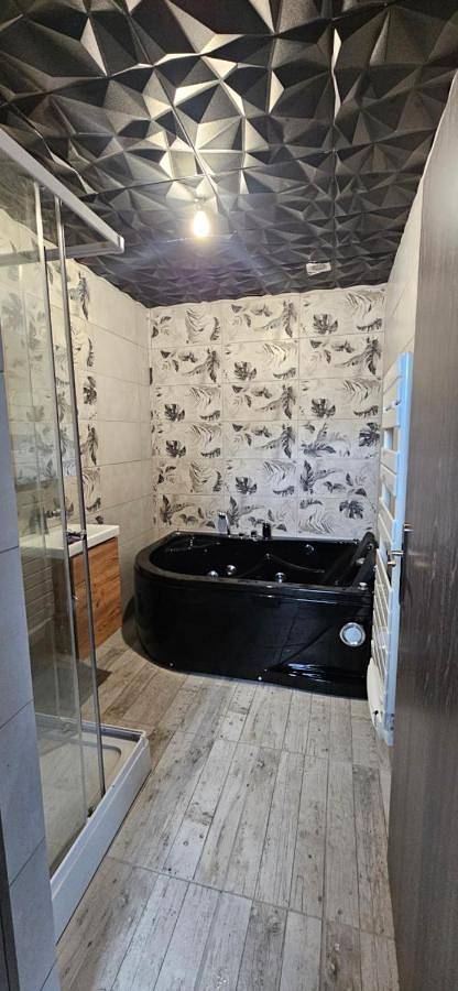 Hôtel pour 2 personnes, avec terrasse ainsi que jacuzzi et sauna dans Chamesol - 3