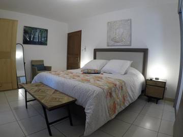 Chambre d’hôte pour 2 personnes, avec piscine et jardin dans Sainte-Clotilde